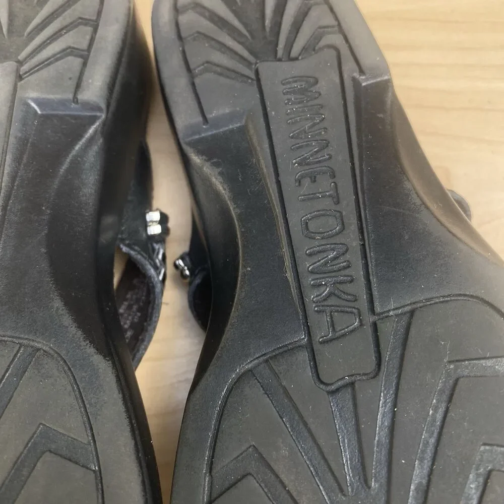 Minnetonka Leather Wedge Thong Sandals Womens 5 Black Boho Western Comfort